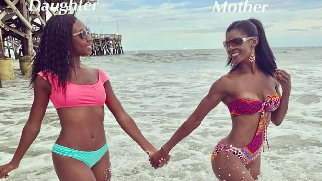 Bà mẹ U50 bị nhầm là chị gái của con vì thân hình quá cuốn hút, trẻ trung Ảnh 2