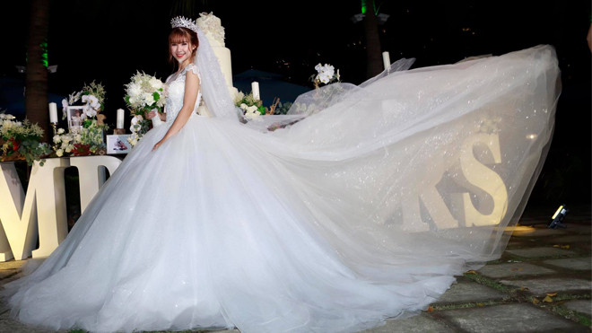 Khởi My 'hóa' công chúa khi diện váy cưới hoành tráng Ảnh 2