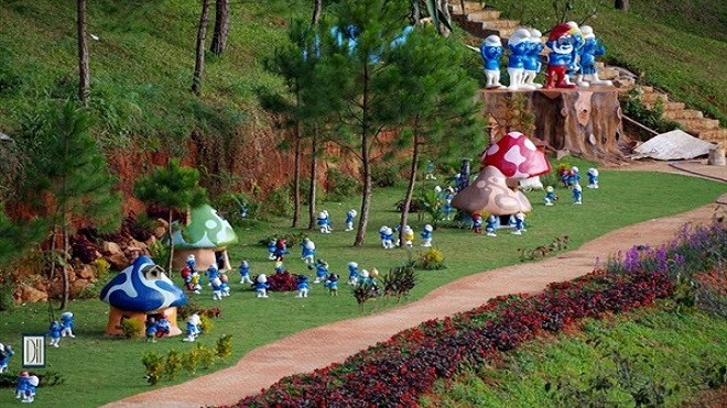 Tọa độ gây bão mới tại Đà Lạt: Làng xì trum có một không hai Ảnh 2