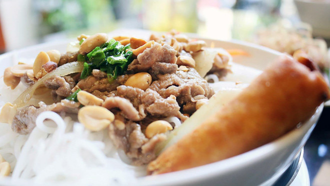 Khám phá quán bún bò được nhiều thực khách lui tới trên đường Huỳnh Tịnh Của, quận 3 Ảnh 2