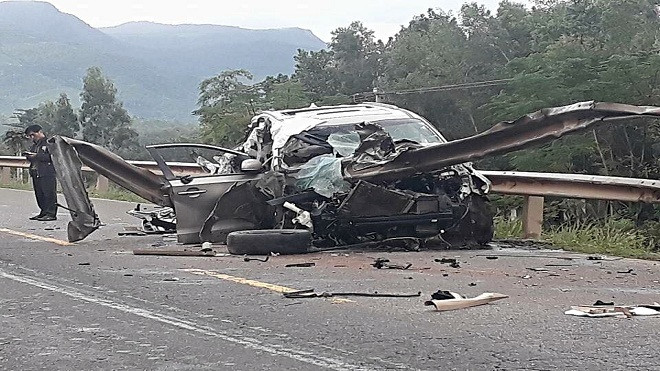 Tai nạn kinh hoàng ở Quảng Nam, ôtô nát vụn, 2 người tử vong tại chỗ Ảnh 2