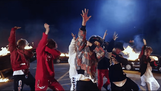 Chẳng cần rầm rộ, 'MIC Drop' của BTS vẫn nghiễm nhiên lập thành tích khủng mọi 'mặt trận' Ảnh 2