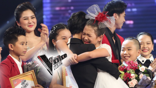 Quán quân The Voice Kids 2017: Sẽ chuyển ra Hà Nội học ngay, dành hết tiền thưởng phụ mẹ lo cho em Ảnh 2
