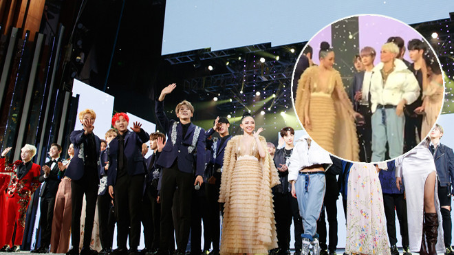 MAMA chuyện hậu trường: Seventeen selfie thân thiện, Wanna One từ chối đứng trước khi Tóc Tiên mời Ảnh 2