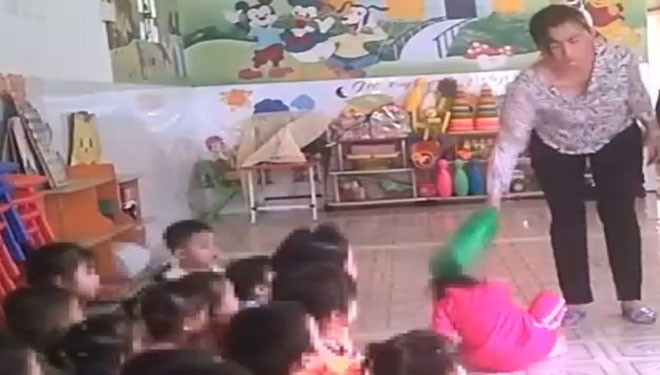 Phụ huynh ở Sài Gòn phẫn uất, đòi 'xử' giáo viên mầm non bạo hành, dùng dao đe doạ trẻ Ảnh 2