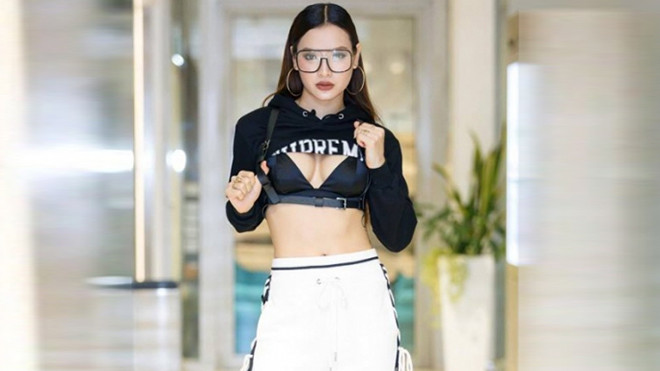 Phương Trinh Jolie và những bộ cánh xứng đáng xếp vào danh sách 'báo động đỏ' Ảnh 2