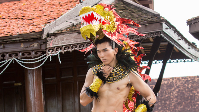 Ngọc Tình gây sốt trên báo Thái Lan với phần thi Trang phục dân tộc tại Manhunt International 2017 Ảnh 2