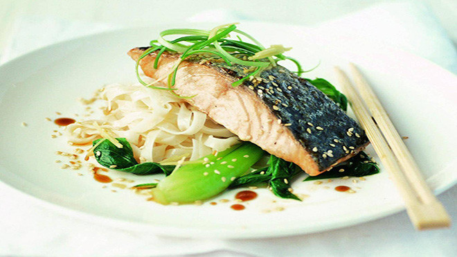 Cách làm Teriyaki cá hồi dùng với mì xào tỏi như người Nhật Ảnh 2