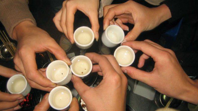 Uống thả ga trên bàn rượu, nữ sinh vừa mang tiếng 'bợm nhậu' vừa nếm đủ 'trái đắng' Ảnh 2