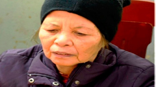 Vết máu trên tay bà nội là của bé 20 ngày tuổi tử vong Ảnh 2