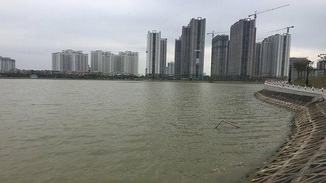 Bàng hoàng phát hiện thi thể người phụ nữ dưới mặt hồ Ảnh 2