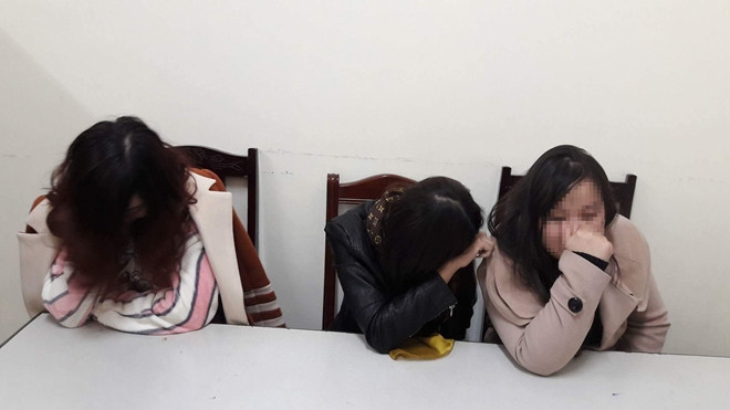 Mánh khóe của 'tú bà' dụ dỗ nữ sinh viên xinh đẹp bán dâm 2 triệu đồng/lượt Ảnh 2