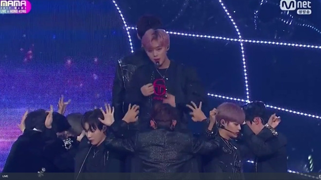 Không diễn ở Việt Nam hay Nhật, giờ Wanna One mới khoe ‘Beautiful’ tại MAMA Hong Kong Ảnh 2