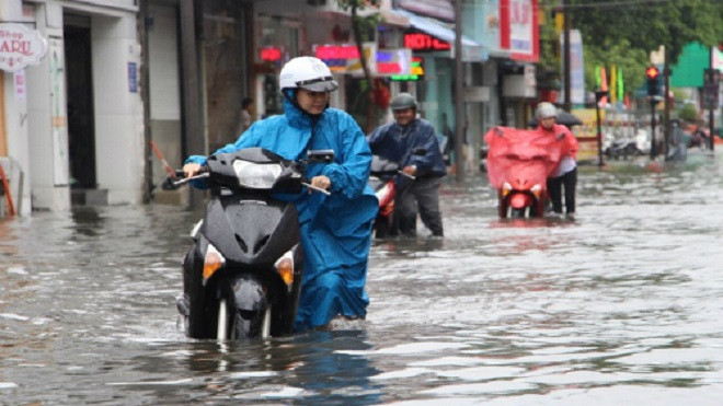 Miền Trung có nơi mưa rất to, lũ lên nhanh Ảnh 2