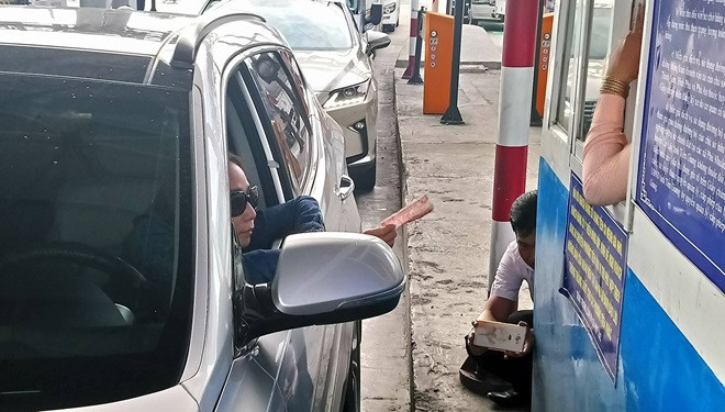 'Bó tay' với nữ tài xế Sài Gòn, BOT Cai Lậy xả trạm lần thứ 4 trong ngày Ảnh 2