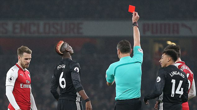 Mourinho phản ứng khó tin khi Pogba lãnh thẻ đỏ vì chơi xấu Ảnh 2