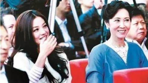 Người đàn bà giúp Triệu Vy nắm quyền thao túng showbiz Trung Quốc Ảnh 2