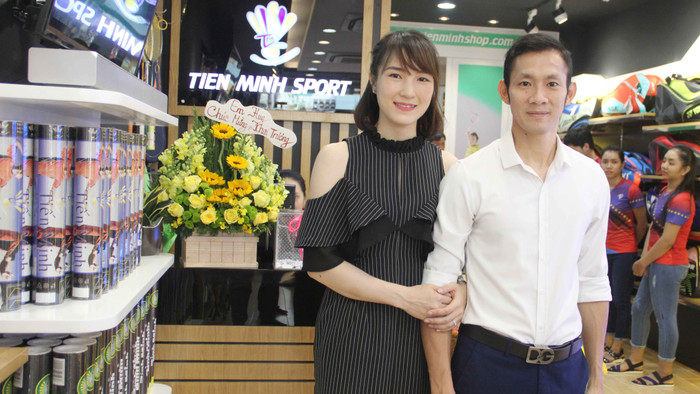 Tiến Minh nịnh vợ hoa khôi trong ngày trở thành ông chủ Ảnh 2