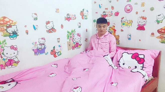 Chàng trai tên Hồng, yêu màu hồng và Hello Kitty nhanh chóng trở thành tâm điểm MXH Ảnh 2