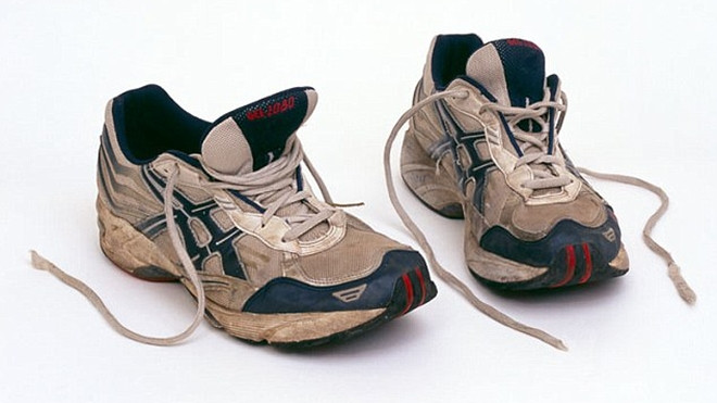 Người đàn ông bị hành khách trên xe buýt xua đuổi, cảnh sát bắt giữ vì… tất quá thối Ảnh 2