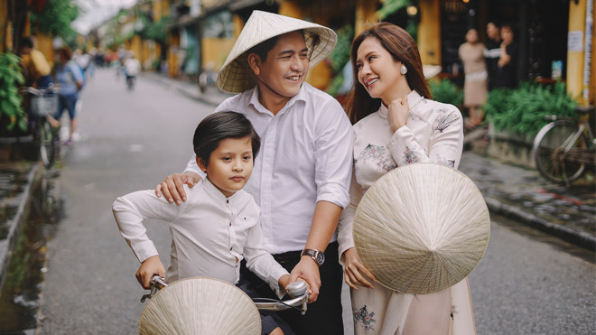 Loạt ảnh gia đình ngập tràn hạnh phúc của Thanh Thuý - Đức Thịnh và con trai Cà Phê Ảnh 2