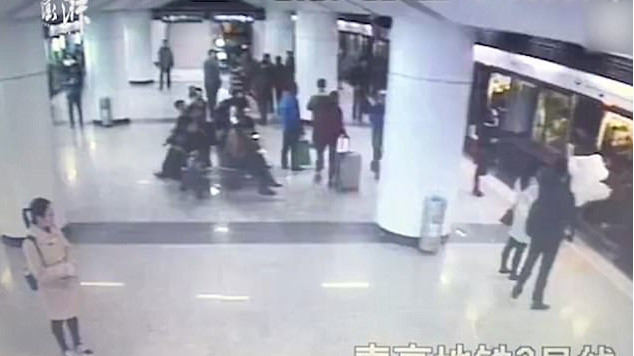 Hai phụ nữ sẵn sàng hành hung người mang thai giữa chốn đông người chỉ vì quá ích kỷ Ảnh 2