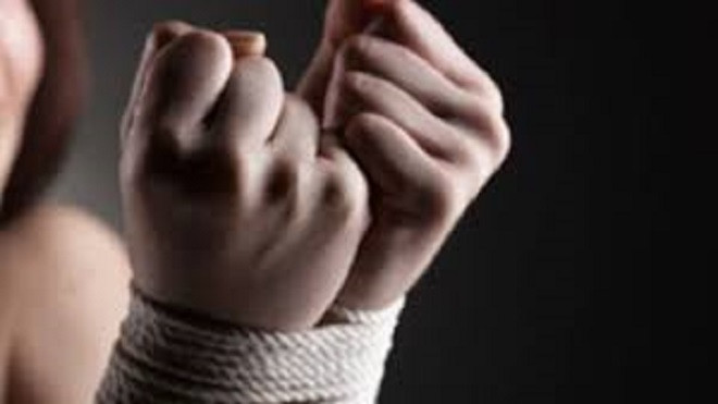 Người phụ nữ bị nhóm bịt mặt bắt cóc, doạ chặt tay rồi cướp tài sản giữa Sài Gòn Ảnh 2