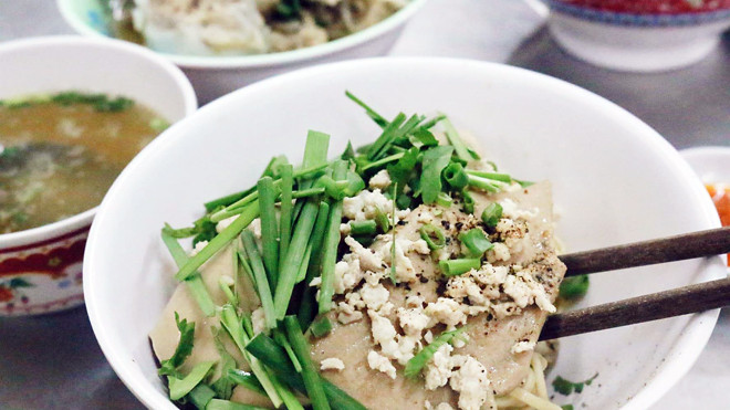 Quán hủ tiếu cật hơn 60 năm mê hoặc thực khách Sài thành Ảnh 2