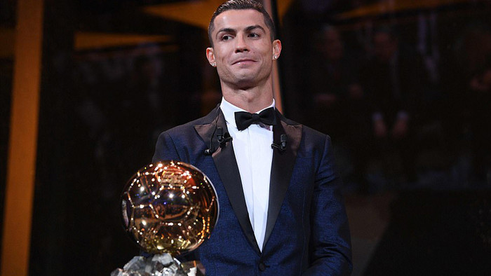 Ronaldo phát động 'chiến tranh' với Messi trong ngày giành Quả bóng vàng 2017 Ảnh 2