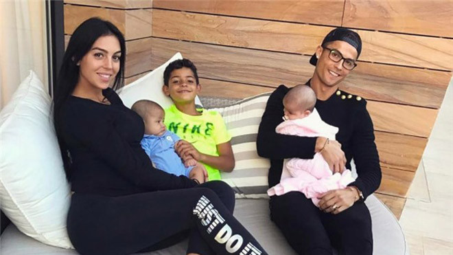 Bạn gái xinh đẹp hé lộ cuộc sống viên mãn bên gia đình Ronaldo Ảnh 2