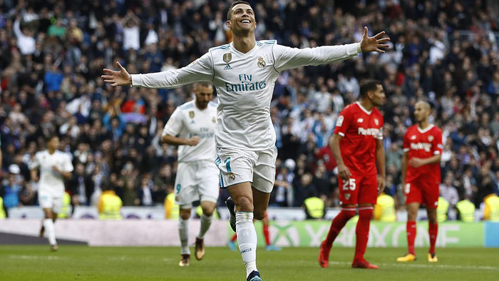 Ronaldo lại khiến cả thế giới phải ngã mũ sau màn hủy diệt Sevilla Ảnh 2