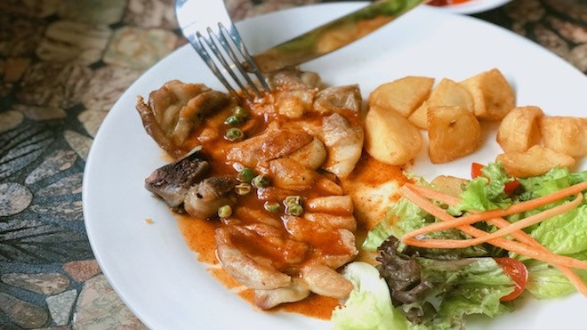 Noel hãy nhớ kêu 'gấu' dắt đi những quán Âu giá Việt này đi nhé Ảnh 2