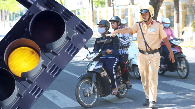 Gặp đèn vàng cần làm gì, hiểu rõ để tham gia giao thông an toàn và không bị thổi phạt Ảnh 2