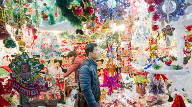 Thâm nhập 'ngôi làng Giáng sinh' chuyên sản xuất đồ trang trí Noel cho cả thế giới Ảnh 2