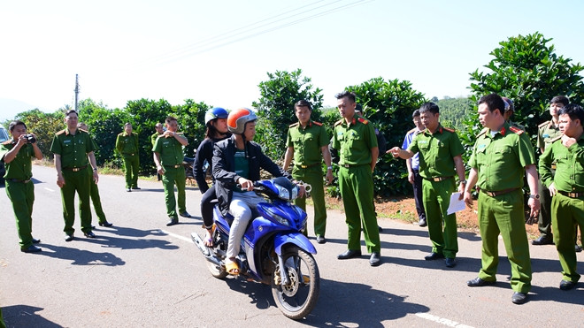 Vung dao giết người rồi quay lại hiện trường giả làm người tốt, đưa nạn nhân đi bệnh viện cấp cứu Ảnh 2