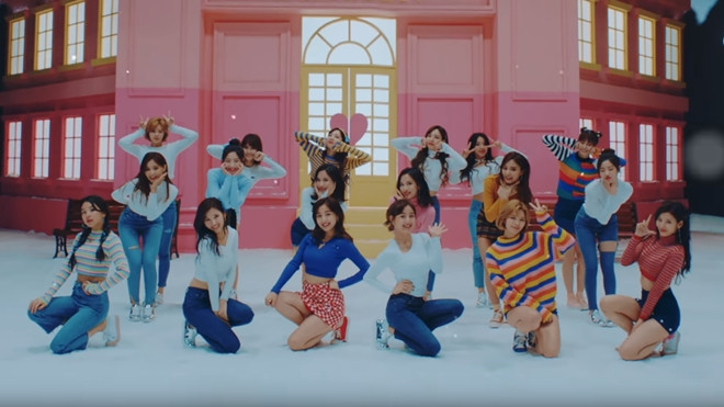 TWICE comeback lần thứ 4 trong năm với đội hình… 18 thành viên Ảnh 2