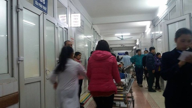 Vụ sập lan can, 16 học sinh nhập viện: Một bé bị chấn thương sọ não Ảnh 2