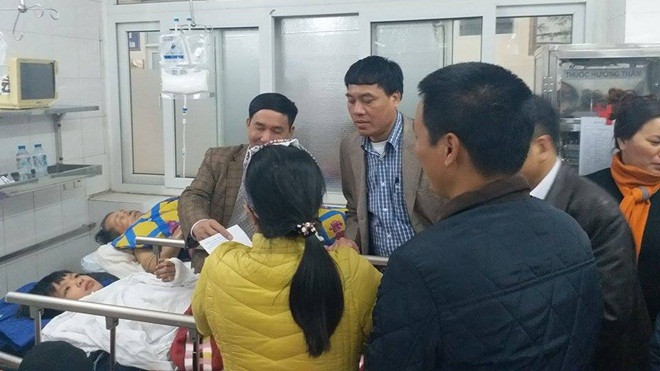 Vụ sập lan can ở Bắc Ninh: ‘Lan can đổ, em cùng hơn 10 bạn rơi xuống đất, có mấy bạn ngất xỉu’ Ảnh 2