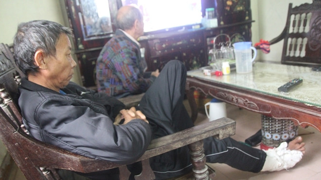 Con trai dùng gậy đánh bố mẻ bánh chè, gãy xương sườn, tổn thương 6% sức khỏe Ảnh 2