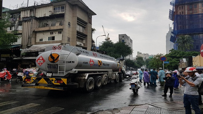 Nữ sinh bị xe bồn cán tử vong thương tâm ngay trung tâm Sài Gòn Ảnh 2
