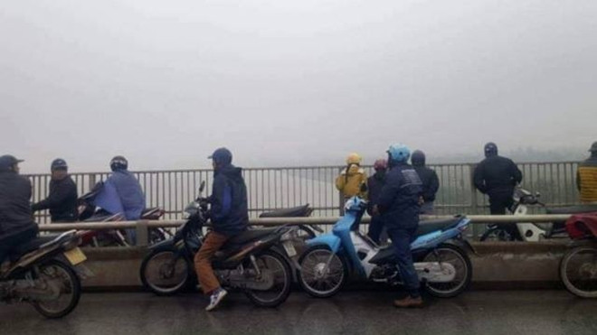 Cô gái trẻ nhảy xuống sông Hồng tự tử giữa trời giá rét Ảnh 2