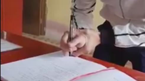 Dở khóc dở cười cảnh chàng trai đi đăng ký kết hôn mà 'mặt xanh, môi tái', tay run bần bật Ảnh 2