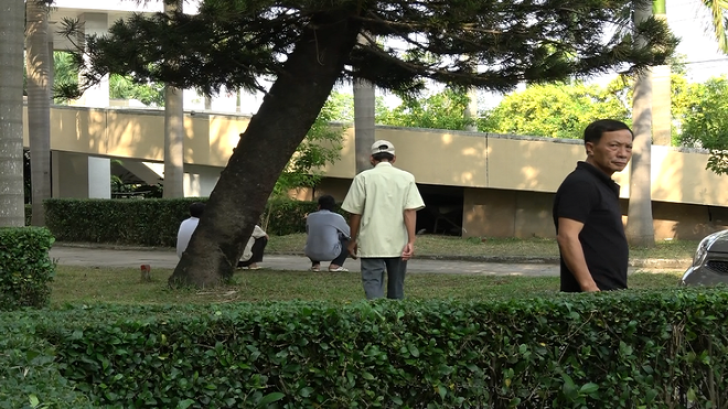 Đến bệnh viện chăm em cùng mẹ, bé trai ngã từ độ cao 2m tử vong thương tâm Ảnh 2