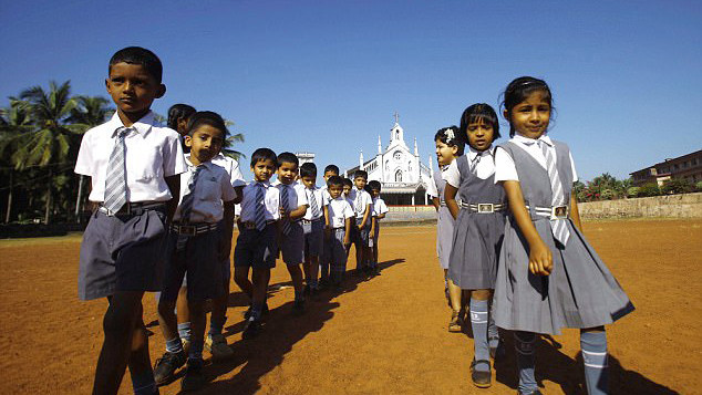 Bé gái nhập viện vì bị thầy phạt ở trường, ai cũng phẫn nộ khi biết hình phạt này Ảnh 2