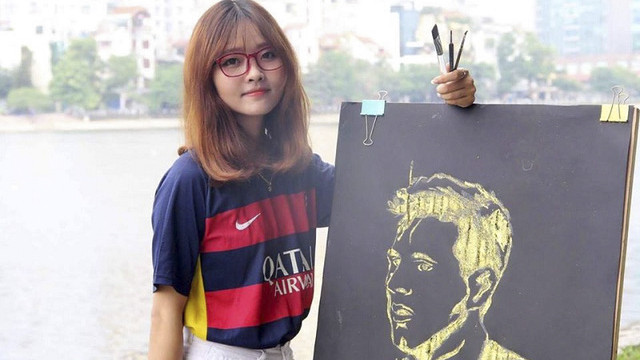 Á khôi Miss FC Barcelona 2016 Băng Băng: Xinh đẹp và vẽ cực 'đỉnh', đích thị 'fan nhà người ta'! Ảnh 2