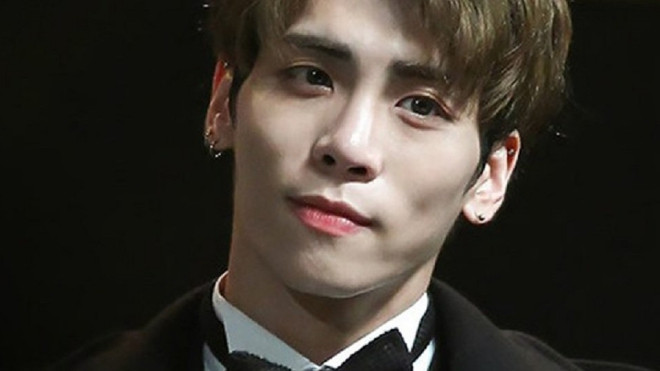 Fan có mặt trước bệnh viện: Bác sĩ cho biết tim Jonghyun đập trở lại sau khi được cấp cứu? Ảnh 2