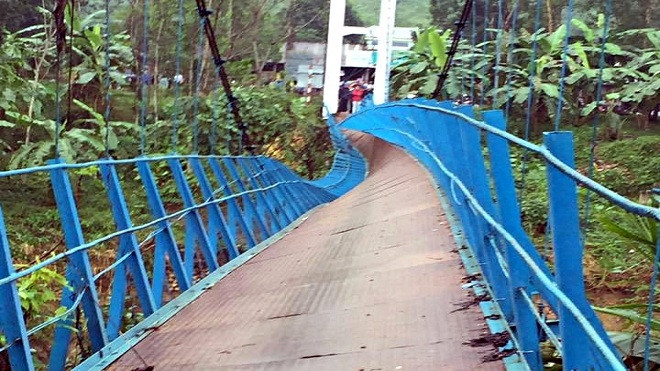 Đứt cáp cầu treo, học sinh lớp 4 rơi xuống sông mất tích Ảnh 2