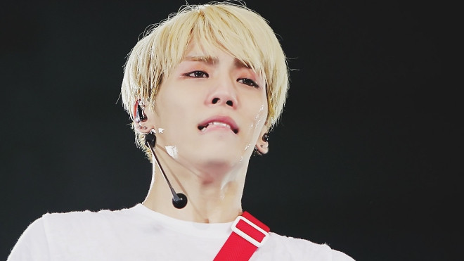 Clip rất xúc động: Hàng trăm fan Chile vừa khóc vừa hoà ca tiễn đưa Jonghyun trước Đại sứ quán Hàn Quốc Ảnh 2
