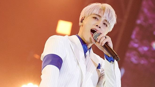 Jonghyun lờ đi thông báo comeback ở concert riêng, phải chăng anh có ý định tự sát từ lâu? Ảnh 2