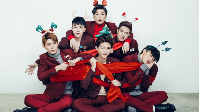 Uni5 khiến người hâm mộ phấn khích trước món quà Giáng sinh 'khủng' Ảnh 2